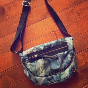 Lululemon bag
